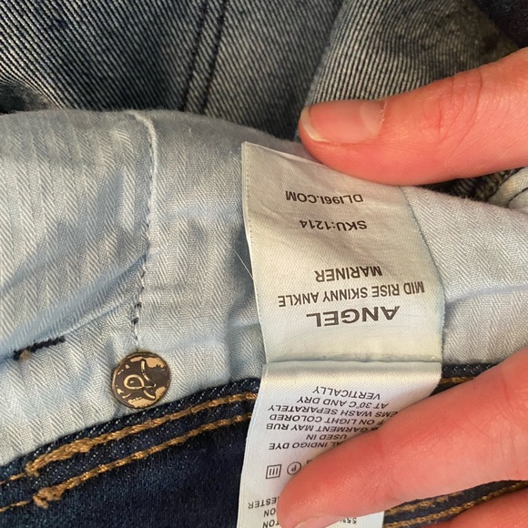 Size 30 DL1961 Angel Jeans - Picture 3 of 5